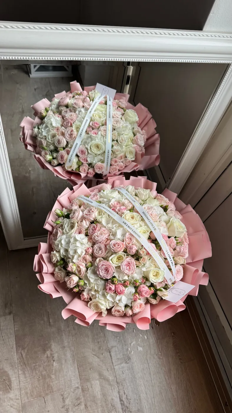 Rosa signaturbukett med rosor
