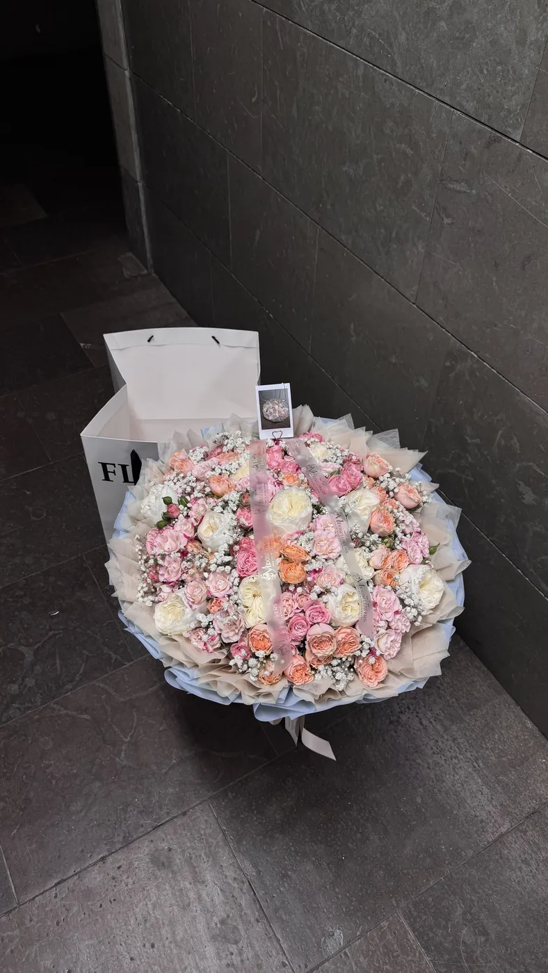 Mixbukett med blandade blommor
