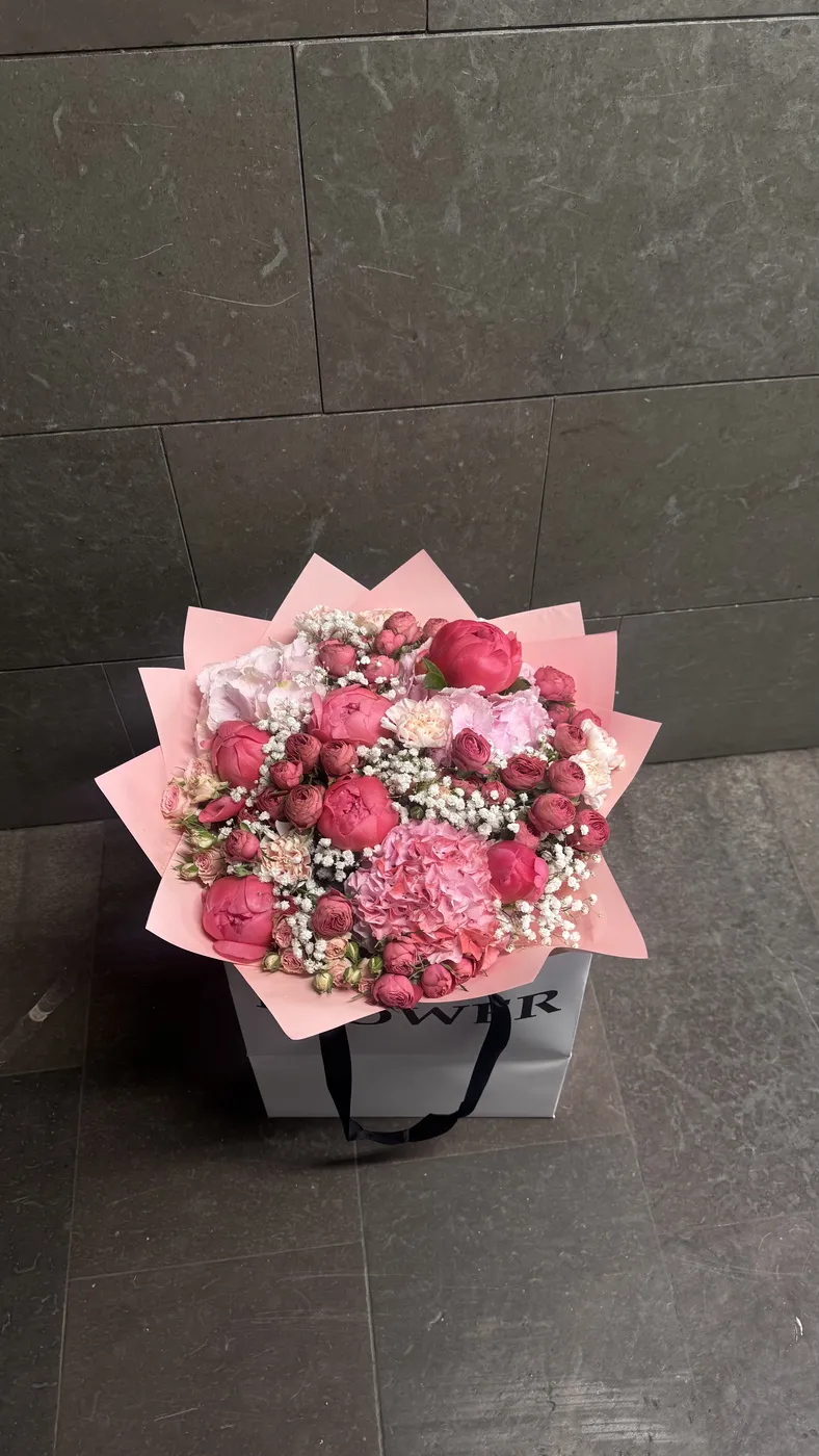 Mixbukett med blandade blommor